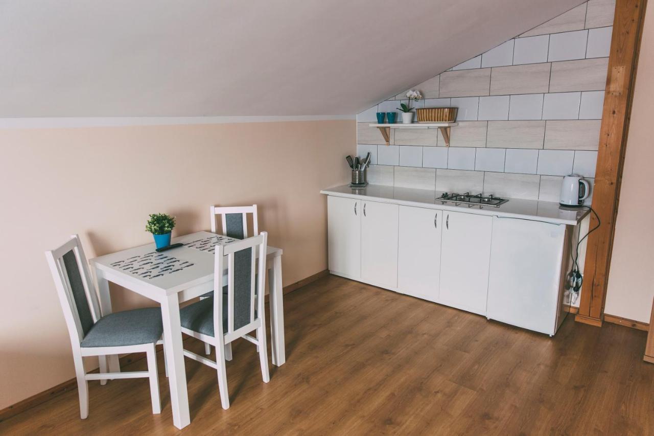 Pokoje Goscinne & Restauracja Pestka Choczewo Esterno foto
